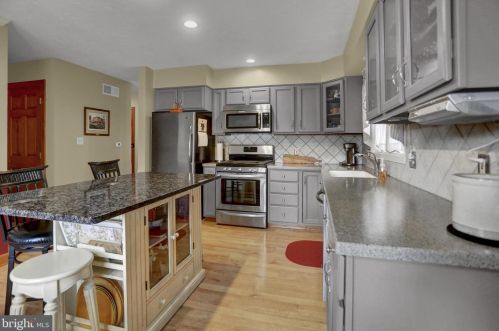 181 Primrose Ln, Hanover PA 17331-5211 exterior