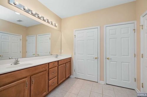 1203 Gatherings Dr, Paterson NJ 07508-1379 exterior