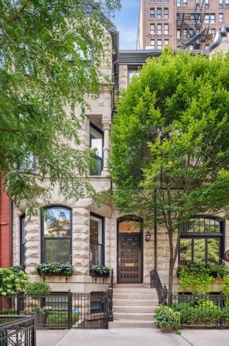 39 Elm St, Chicago, IL 60611-1015