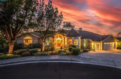 1161 Sunrise Hl, Concord CA 94518-1731 exterior