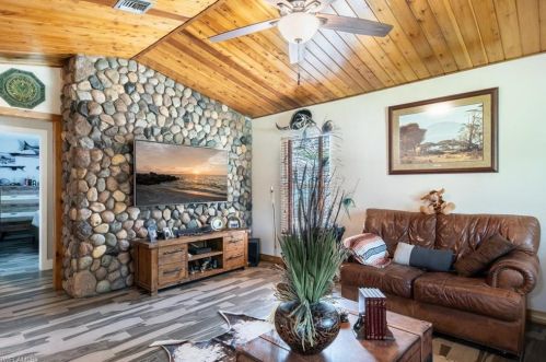 3521 8 Ave, Naples FL 34102-6803 exterior