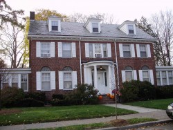 121 Cedar St, Newton, MA 02459-1524