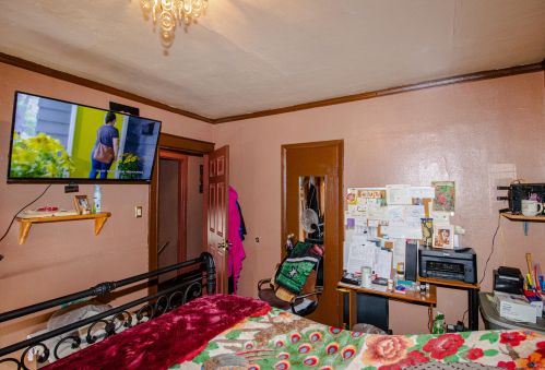 1261 36, Milwaukee WI 53215-1437 exterior