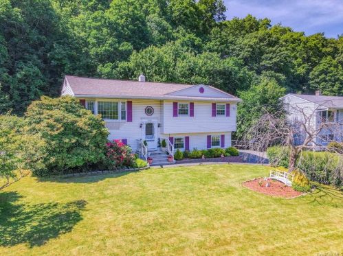 335 Lake Shore Dr, Monroe, NY 10950-1814