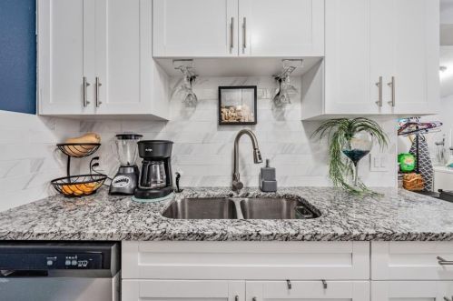 1910 98th Ave, Tampa FL  33612-8354 exterior