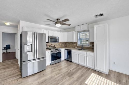 279 Leawood Cir, Naples FL 34104-4133 exterior