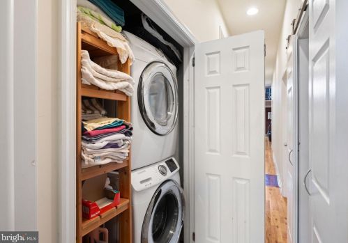 606 2nd St, Philadelphia PA 19133-3303 exterior