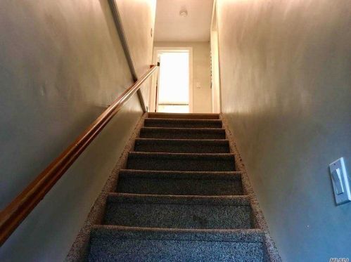 63 Birchwood Dr, Valley Stream NY 11580-1909 exterior