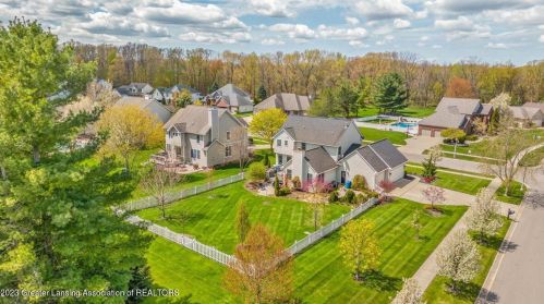 13235 Speckledwood Dr, Dewitt MI  48820-8166 exterior