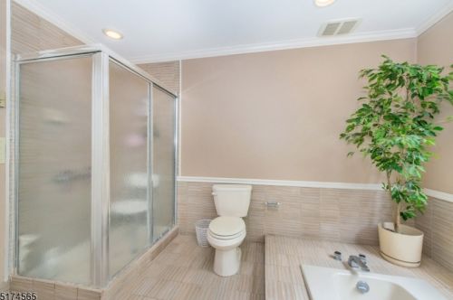 17 Coddington Ter, Livingston NJ 07039-3632 exterior