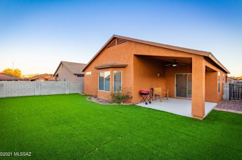 2425 Calle Sierra Del Manantial, Tucson AZ 85706-5052 exterior