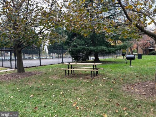 9824 Georgia Ave, Silver Spring MD  20902-5233 exterior