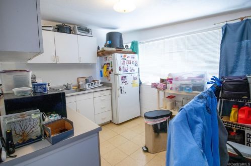 1347 Palolo Ave, Honolulu HI 96816-2528 exterior