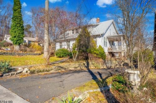 85 Lawrence Ave, Town Center NJ  07052-3707 exterior