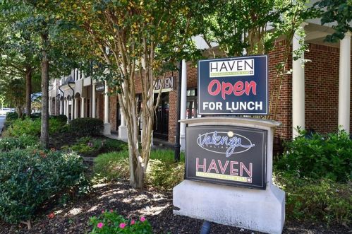 1401 Canoochee Dr, Atlanta GA exterior