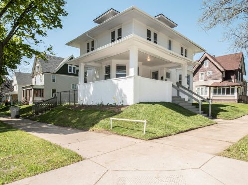 3301 Lloyd St, Milwaukee WI  53208-1441 exterior