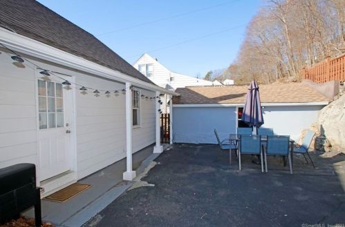 21 Coppola Ter, Derby CT 06418-1103 exterior