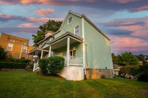 1313 Colescott St, Pittsburgh, PA 15205-3809