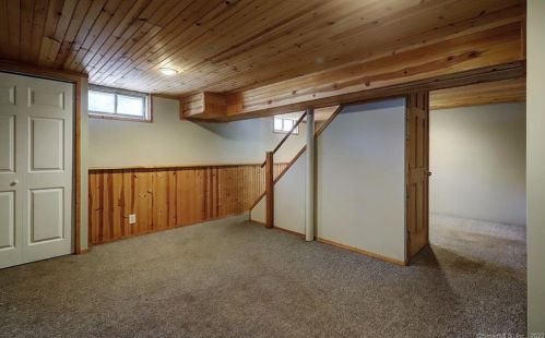 87 Pleasant Vw Rd, Derby CT 06418-2419 exterior