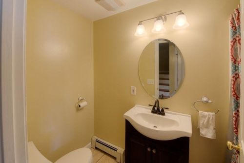 9 Quaker Rd, Worcester MA 01602-2298 exterior