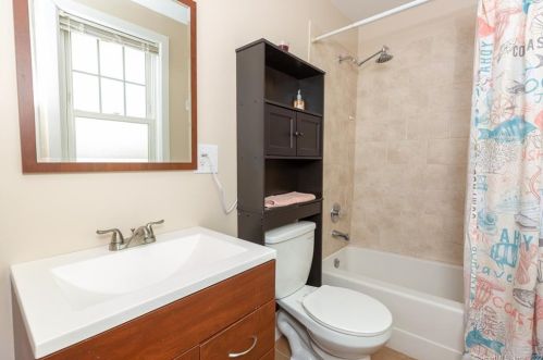 376 Chestnut St, New Britain CT 06051-2309 exterior