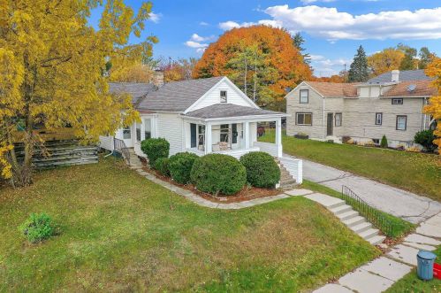 416 5th St, Manitowoc, WI 54220-6808