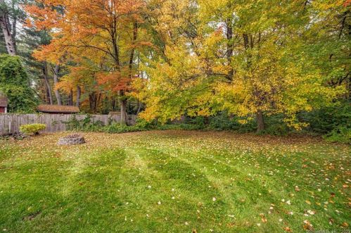 17 Arthur Ave, Enfield CT 06082-2502 exterior