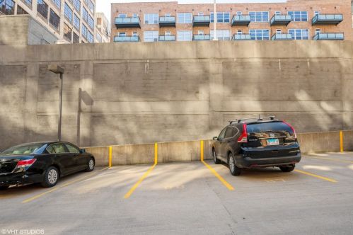 625 Jackson Blvd, Chicago IL  60661-5606 exterior