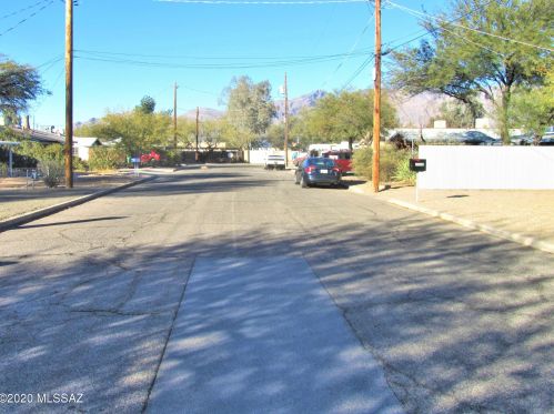 3008 Dickson Dr, Tucson AZ 85716-1722 exterior