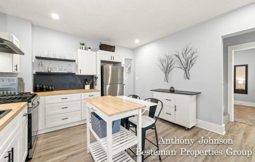 1221 Dickinson St, Grand Rapids MI 49507-2201 exterior