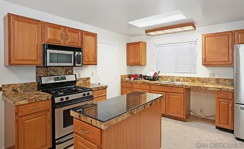 1748 Gotham St, Chula Vista CA 91913-2622 exterior