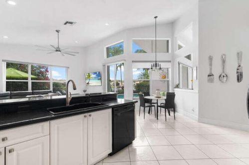 11413 Ohanu Cir, Boynton Beach FL 33437-7034 exterior