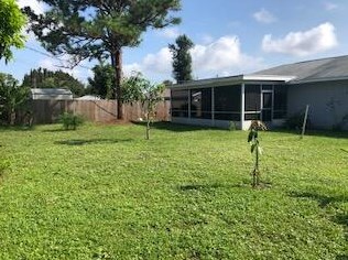 518 Floresta Dr, Fort Pierce FL 34983-8614 exterior