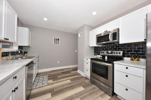 2926 Bobolink Ave, Milwaukee WI  53209-4248 exterior