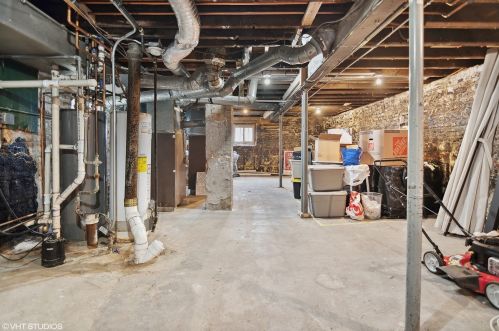 2853 Elston Ave, Chicago IL 60618-5843 exterior