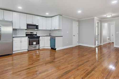 3846 Amundson Ave, Bronx NY 10466-5920 exterior