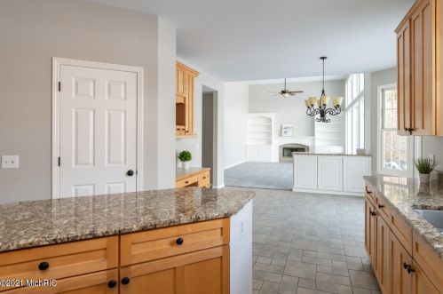 7408 Dunross Dr, Kalamazoo MI 49024-7412 exterior