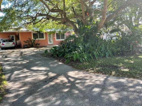 1360 11th Ct, Naples, FL 34102-5224