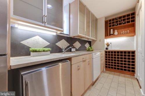 1007 New Hampshire Ave, Washington DC 20011-4729 exterior