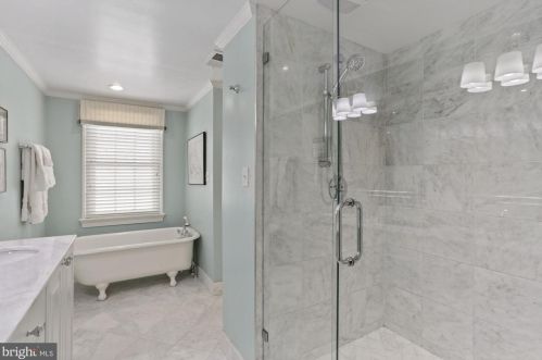 121 6 St, Washington DC 20002-2215 exterior