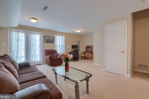 212 Kentshire Dr, Lancaster PA 17603-8851 exterior