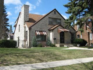 4879 65th St, Milwaukee, WI 53218-4027