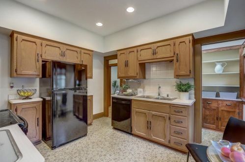 203 88, Milwaukee WI 53226-4616 exterior