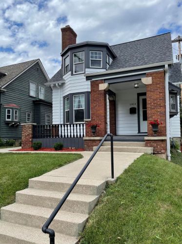 1814 Kenwood Blvd, Milwaukee WI  53211-3005 exterior