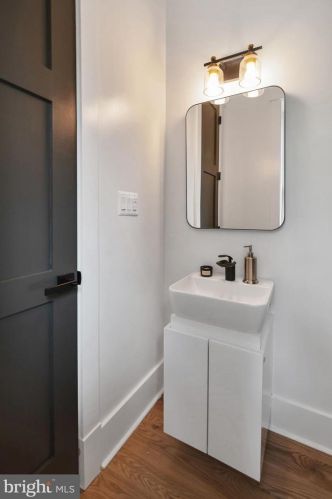 102 Ritchie Ave, Silver Spring MD  20910-5112 exterior