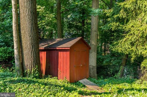 1423 Crestridge Dr, Silver Spring MD 20910-1535 exterior