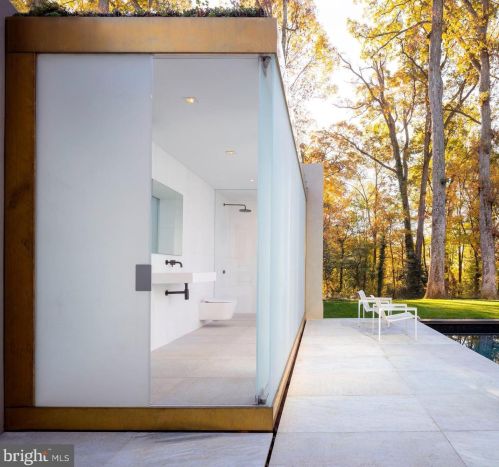 3131 Chain Brg Rd, Washington DC 20016-3301 exterior