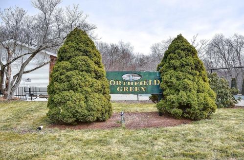 88 Ambassador Dr, Manchester CT  06042-2447 exterior