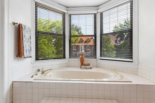 5226 Washington Pl, Saint Louis MO 63108-1116 exterior