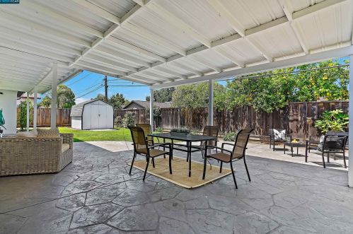 1519 Heartwood Dr, Concord CA 94521-1939 exterior